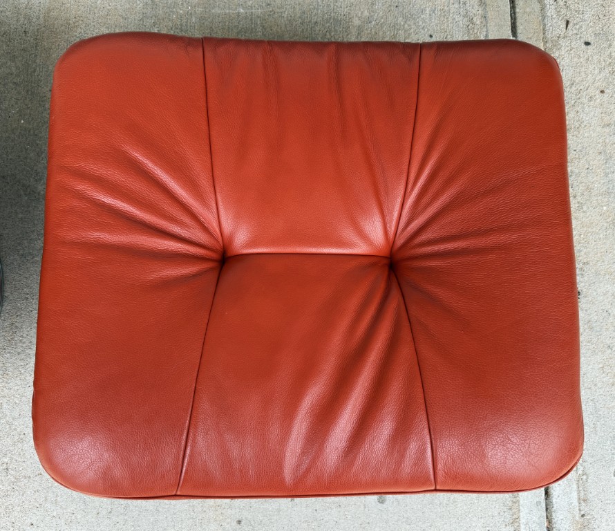 Pair of Mid-Century Modern Style Orange Club Chairs with Ottomans Pair of Mid-Century Modern Style Orange Club Chairs with Ottomans