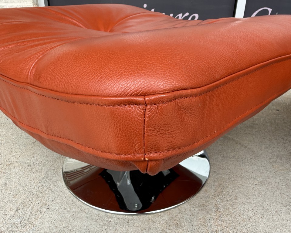 Pair of Mid-Century Modern Style Orange Club Chairs with Ottomans Pair of Mid-Century Modern Style Orange Club Chairs with Ottomans