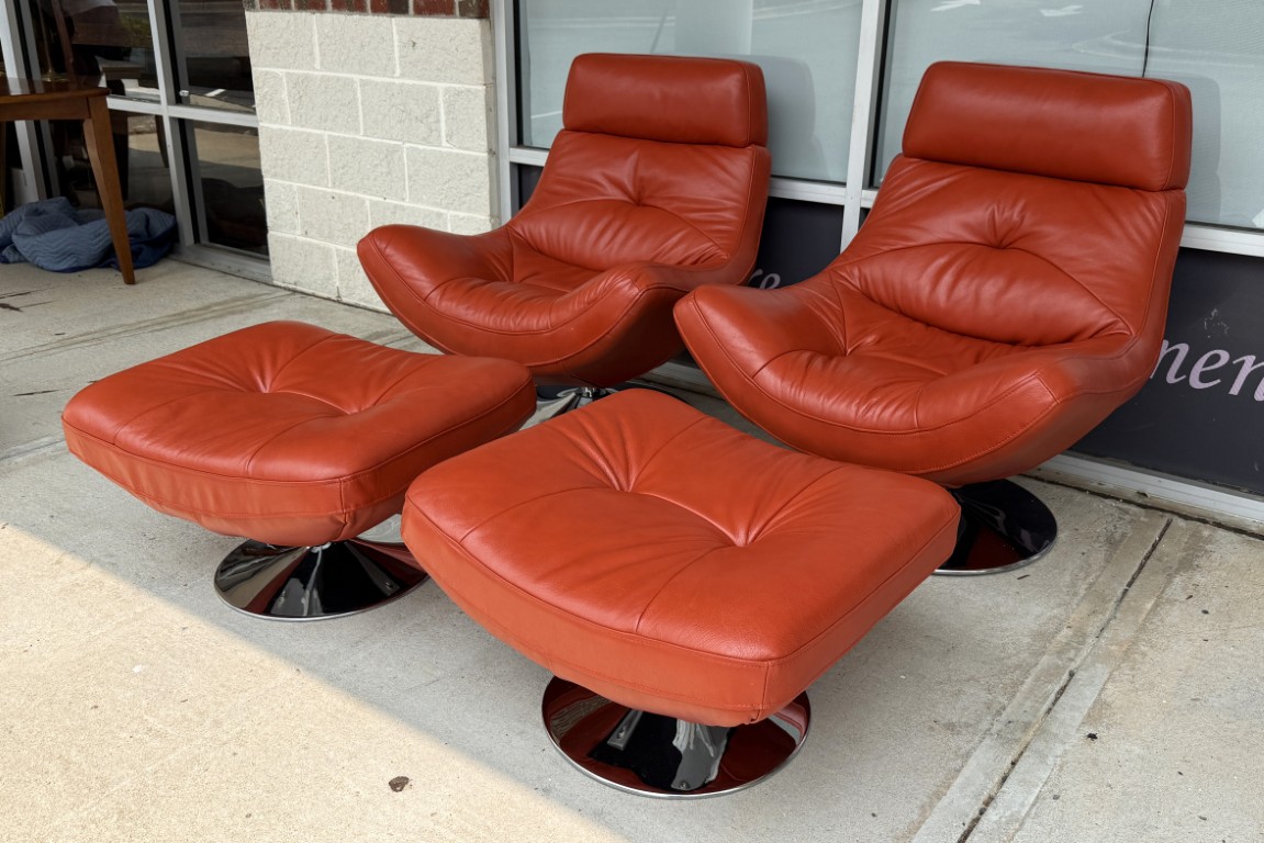 Pair of Mid-Century Modern Style Orange Club Chairs with Ottomans Pair of Mid-Century Modern Style Orange Club Chairs with Ottomans