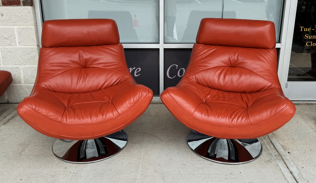 Pair of Mid-Century Modern Style Orange Club Chairs with Ottomans Pair of Mid-Century Modern Style Orange Club Chairs with Ottomans