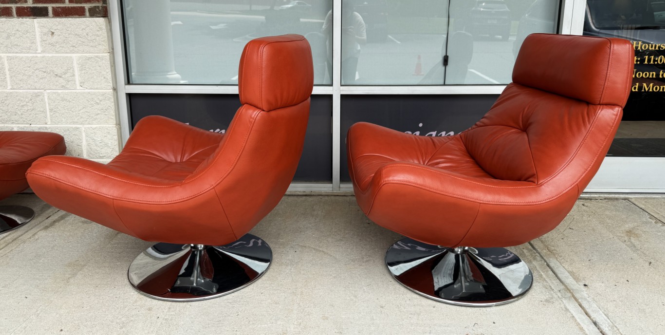 Pair of Mid-Century Modern Style Orange Club Chairs with Ottomans Pair of Mid-Century Modern Style Orange Club Chairs with Ottomans