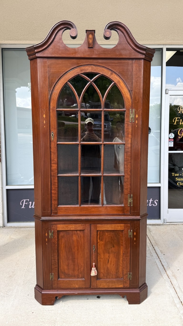 18th Century Inlaid Mahogany Corner Cabinet 18th Century Inlaid Mahogany Corner Cabinet