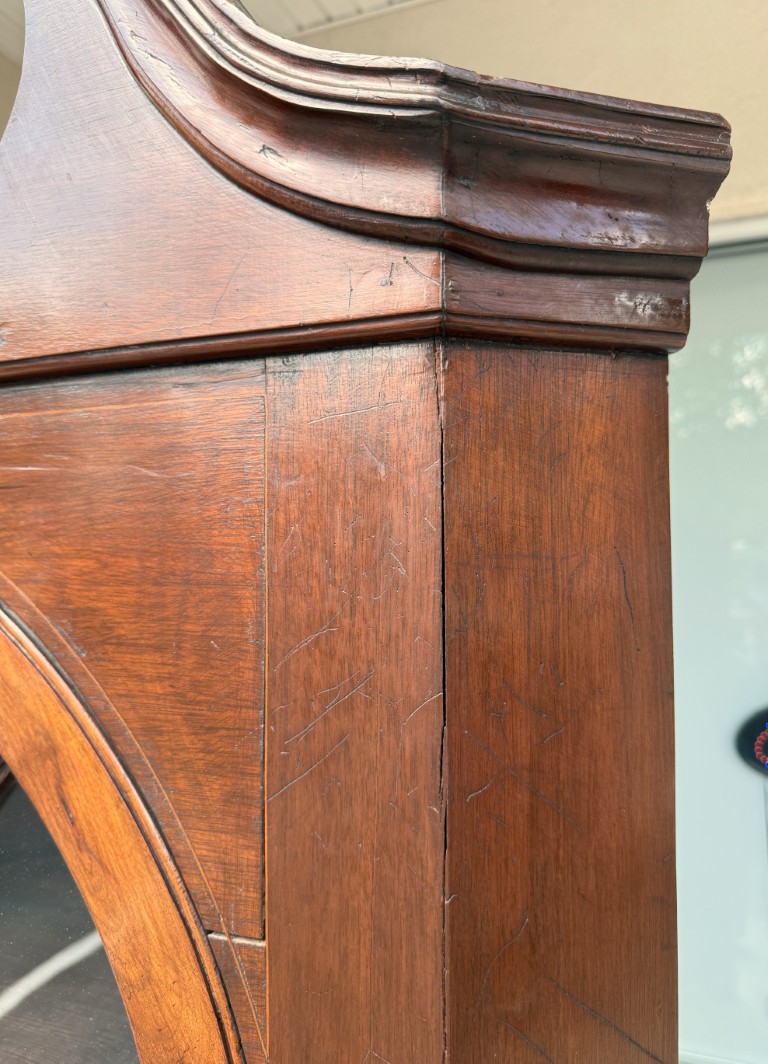 18th Century Inlaid Mahogany Corner Cabinet 18th Century Inlaid Mahogany Corner Cabinet