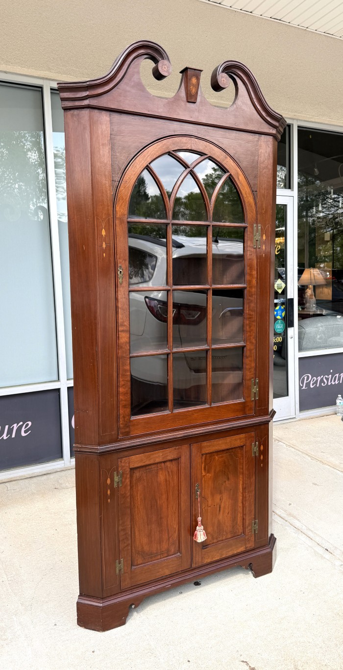 18th Century Inlaid Mahogany Corner Cabinet 18th Century Inlaid Mahogany Corner Cabinet