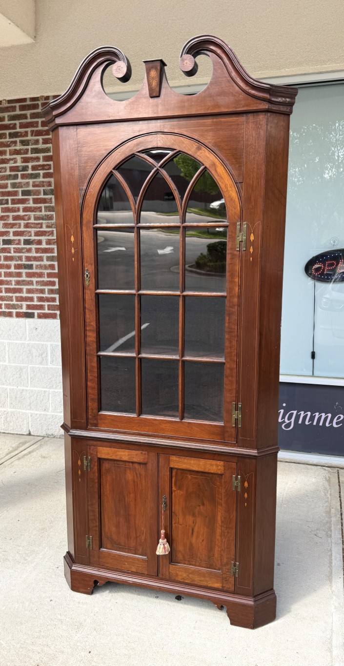 18th Century Inlaid Mahogany Corner Cabinet 18th Century Inlaid Mahogany Corner Cabinet