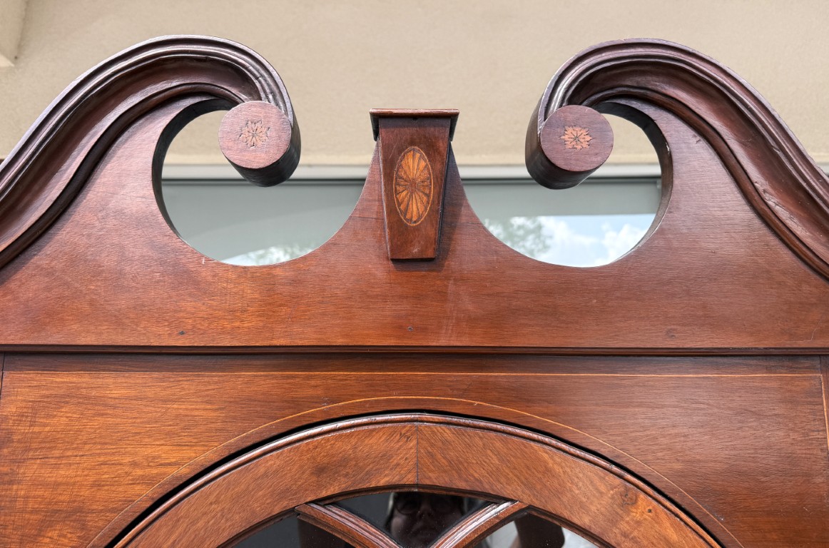 18th Century Inlaid Mahogany Corner Cabinet 18th Century Inlaid Mahogany Corner Cabinet