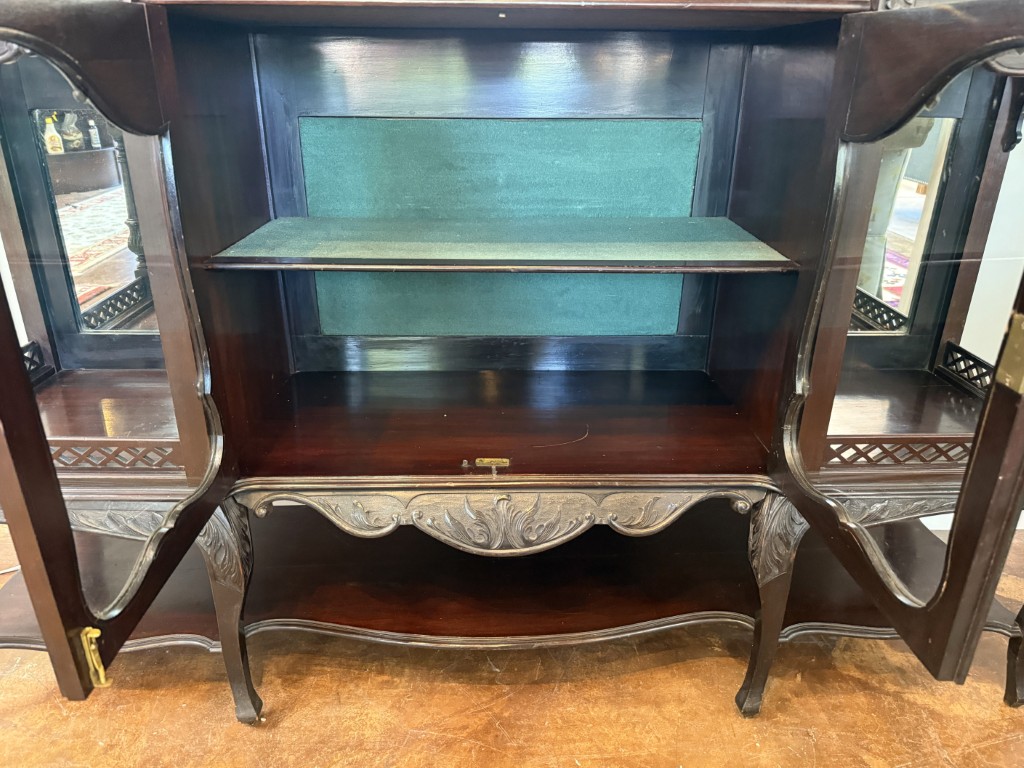 Circa 1890s Dark Wood Étagère with Beveled Glass and Mirrors Circa 1890s Dark Wood Étagère with Beveled Glass and Mirrors