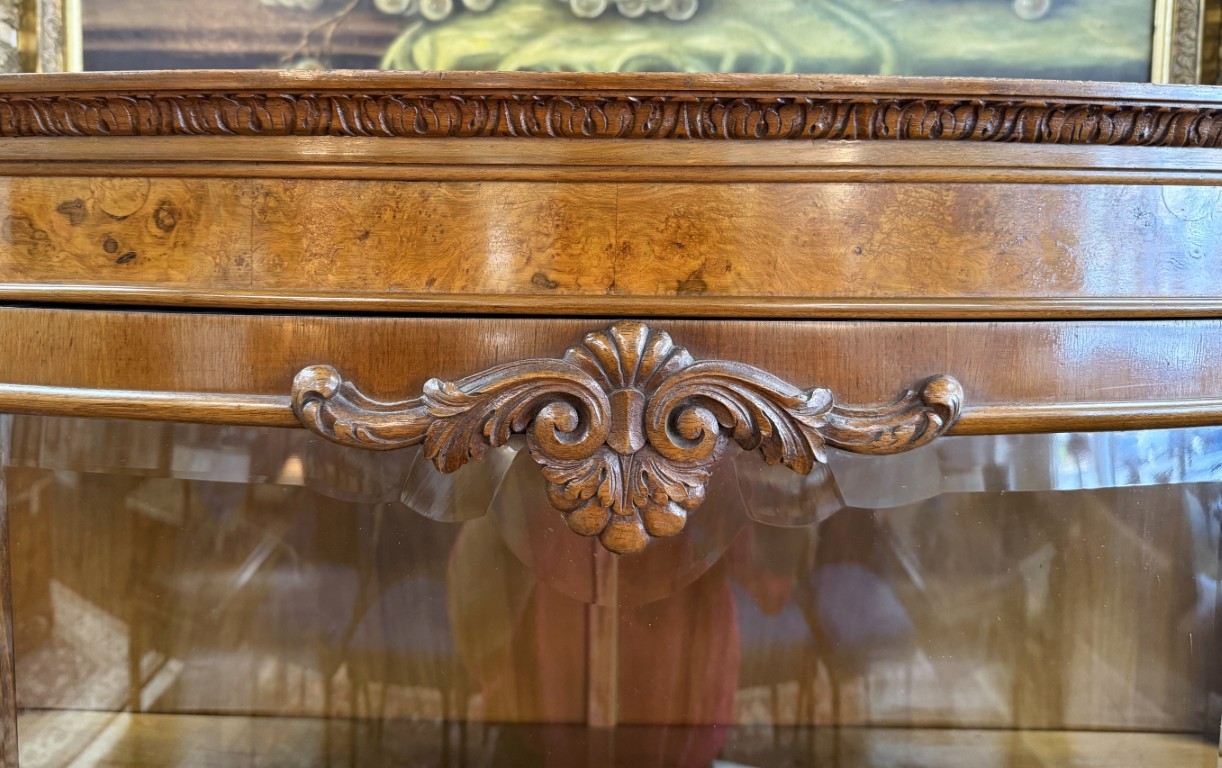 Vintage Burled Walnut Bowfront Curio China Cabinet Vintage Burled Walnut Bowfront Curio China Cabinet