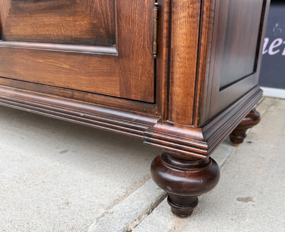 Ethan Allen British Classics Collection Saxton Sideboard with Optional Wooden Gallery Ethan Allen British Classics Collection Saxton Sideboard with Optional Wooden Gallery