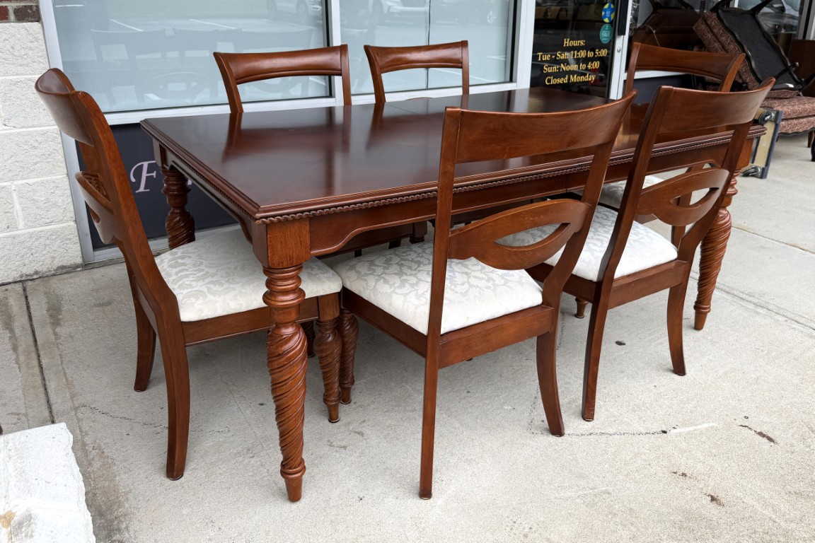 7 Piece Dining Set with Parquet-Style Top and One Leaf 7 Piece Dining Set with Parquet-Style Top and One Leaf
