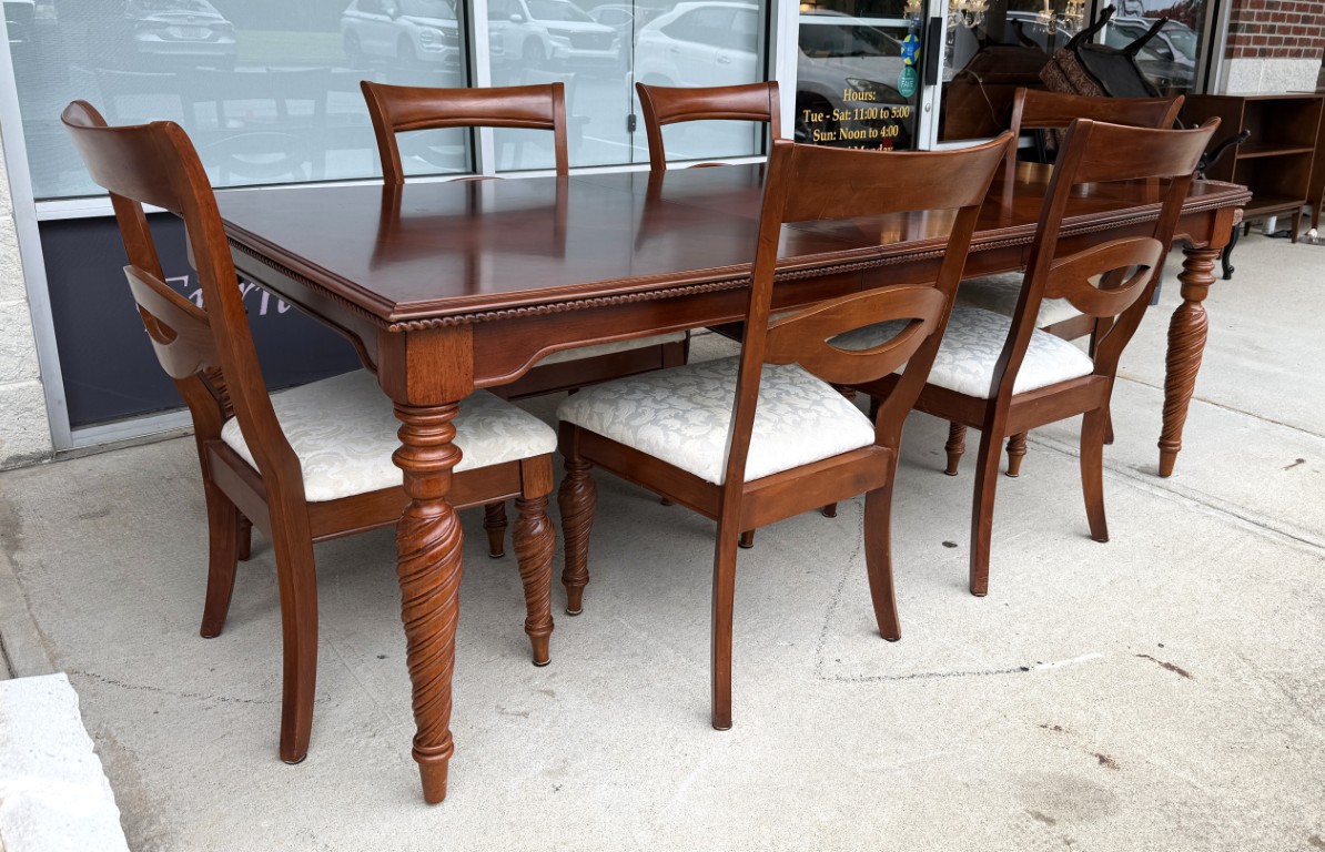 7 Piece Dining Set with Parquet-Style Top and One Leaf 7 Piece Dining Set with Parquet-Style Top and One Leaf