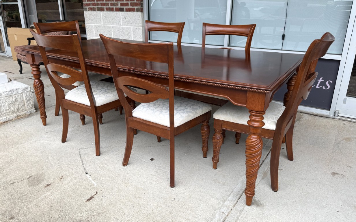 7 Piece Dining Set with Parquet-Style Top and One Leaf 7 Piece Dining Set with Parquet-Style Top and One Leaf