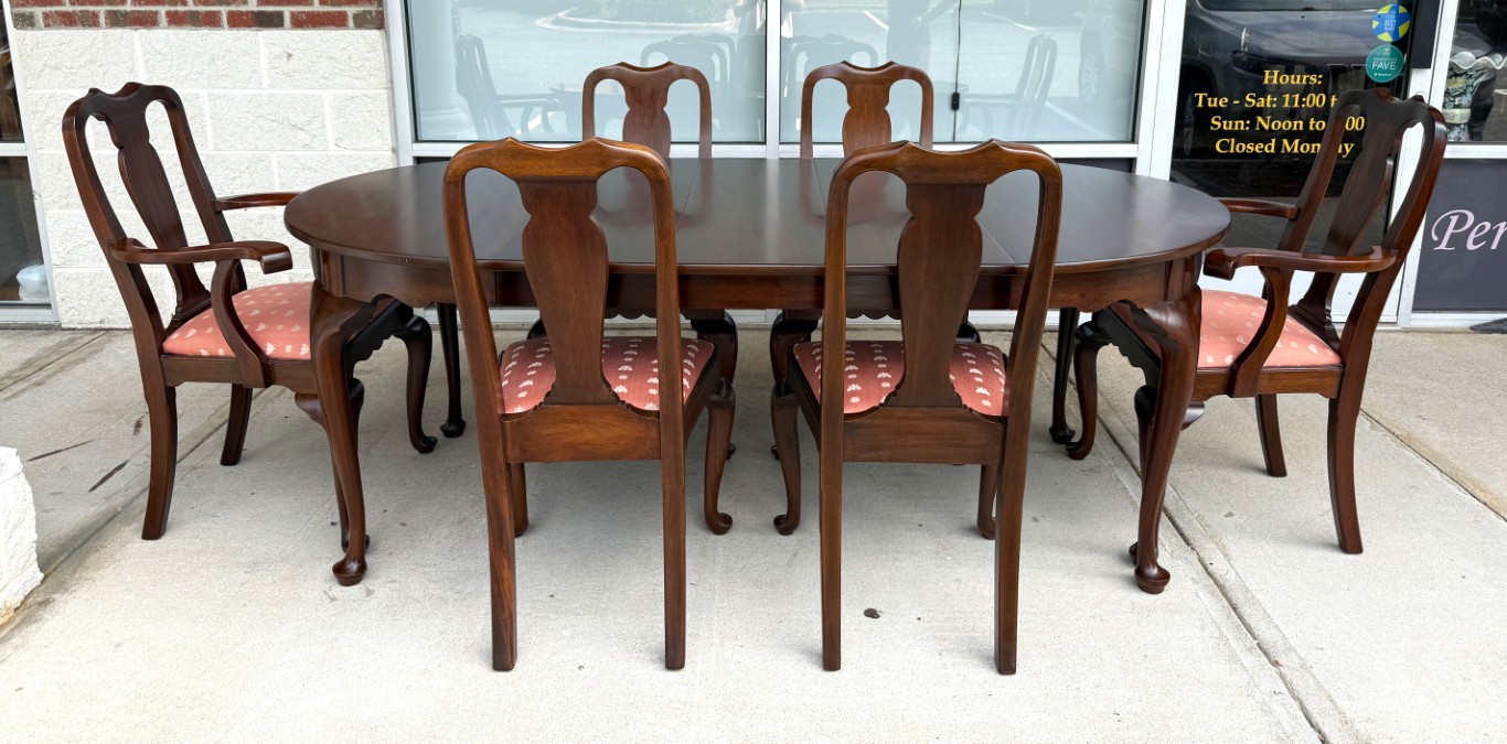 7 Piece Henkel Harris Mahogany Round Dining Set with 3 Leaves 7 Piece Henkel Harris Mahogany Round Dining Set with 3 Leaves