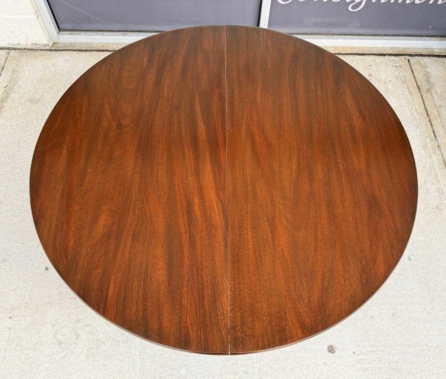 7 Piece Henkel Harris Mahogany Round Dining Set with 3 Leaves 7 Piece Henkel Harris Mahogany Round Dining Set with 3 Leaves