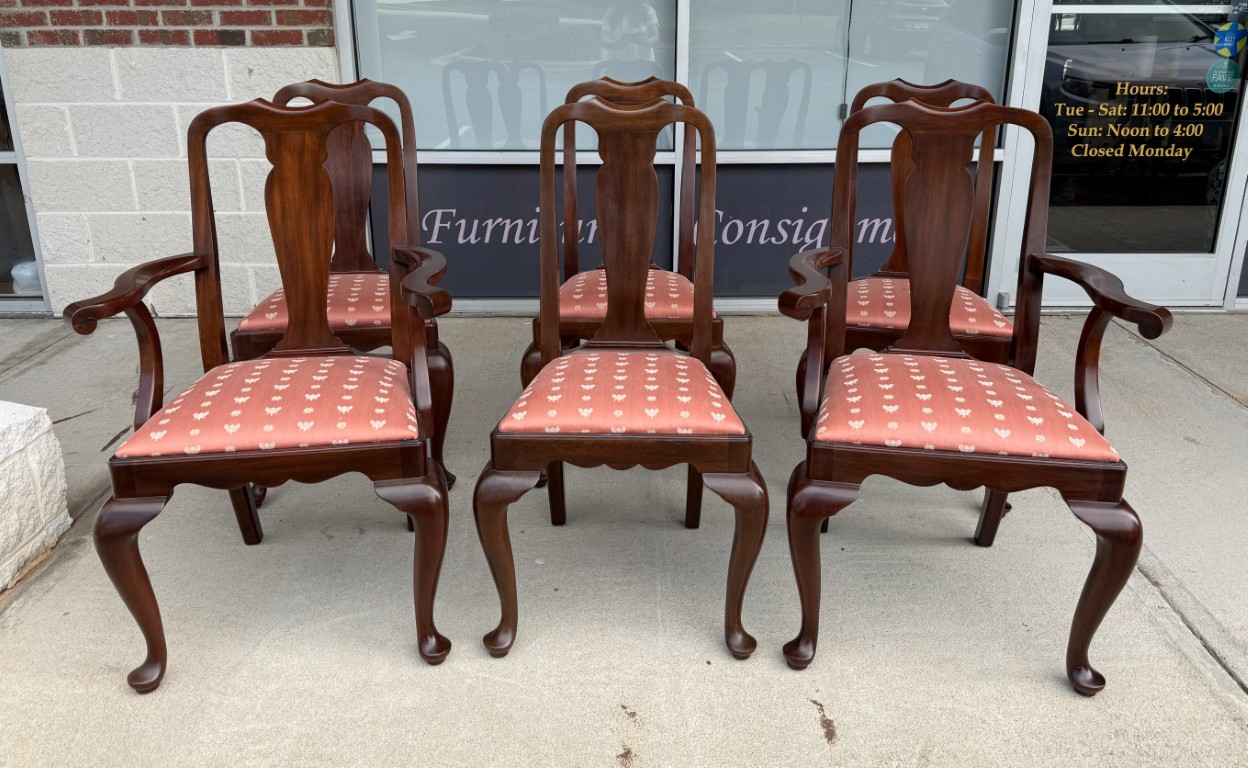 7 Piece Henkel Harris Mahogany Round Dining Set with 3 Leaves 7 Piece Henkel Harris Mahogany Round Dining Set with 3 Leaves