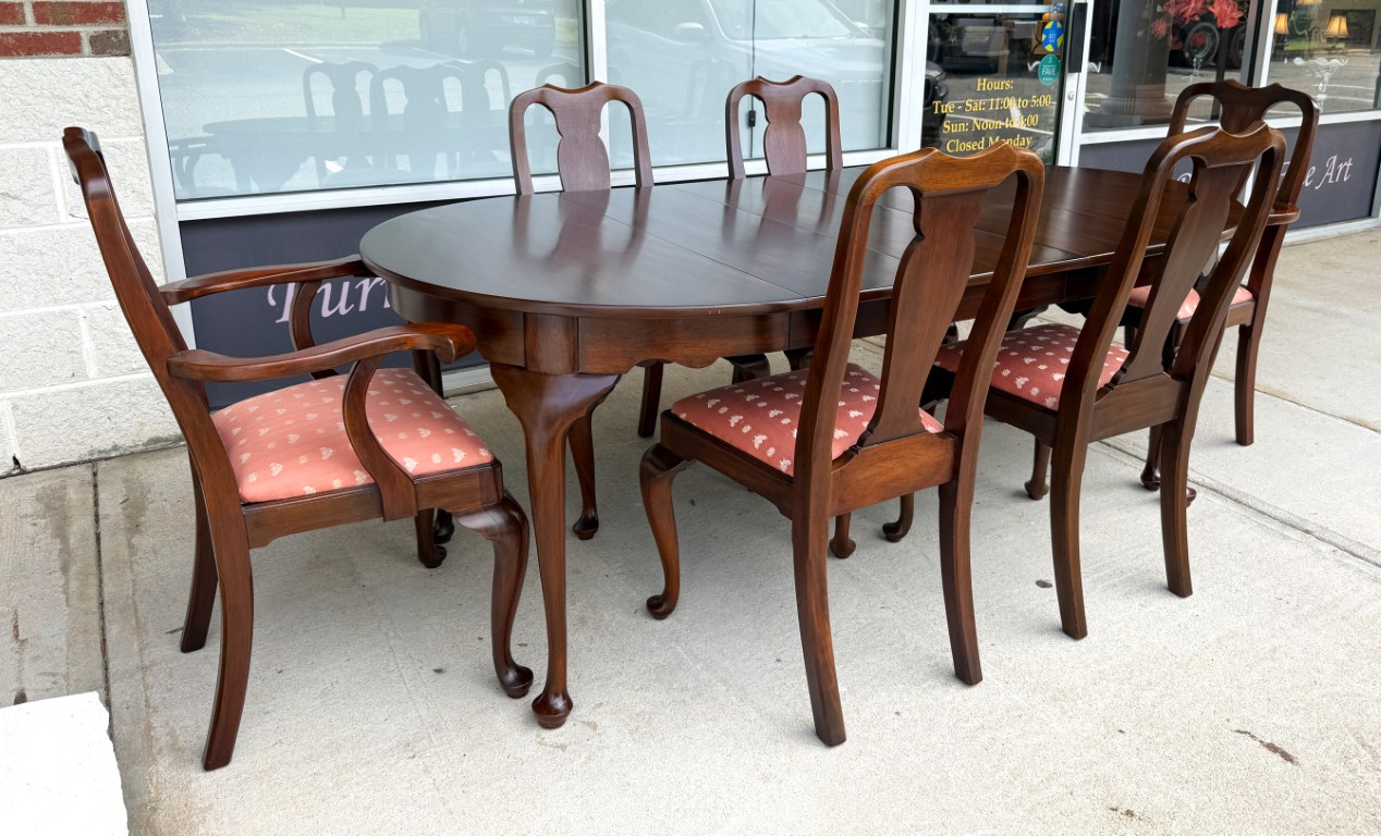 7 Piece Henkel Harris Mahogany Round Dining Set with 3 Leaves 7 Piece Henkel Harris Mahogany Round Dining Set with 3 Leaves