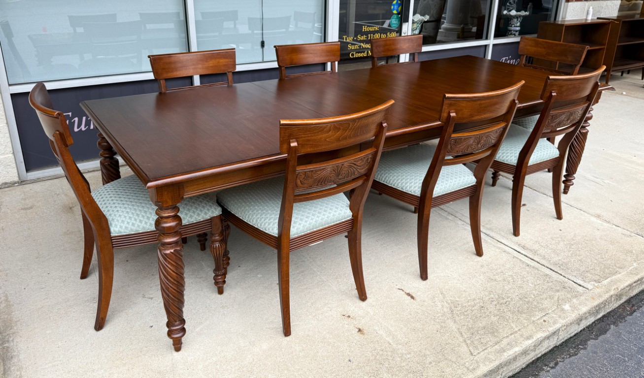 9 Piece Ethan Allen British Classics Collection Dining Set with 2 Leaves 9 Piece Ethan Allen British Classics Collection Dining Set with 2 Leaves