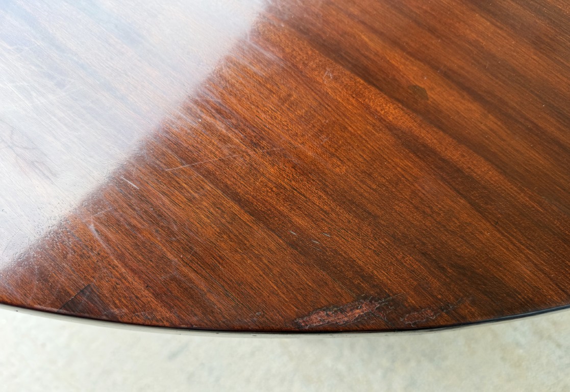 Antique Flamed Mahogany Acanthus-Carved 54in Round Pedestal Dining Table with 5 Leaves Antique Flamed Mahogany Acanthus-Carved 54in Round Pedestal Dining Table with 5 Leaves