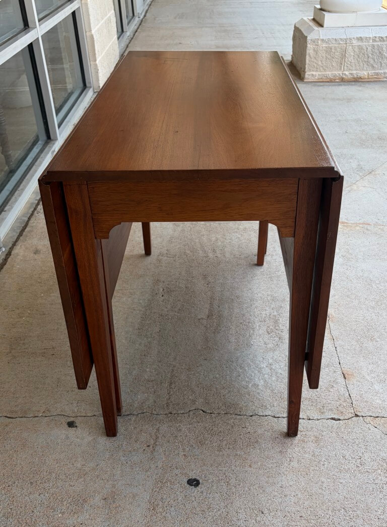 Antique Hepplewhite Style Drop Side Dining Table with Tapered Legs Antique Hepplewhite Style Drop Side Dining Table with Tapered Legs