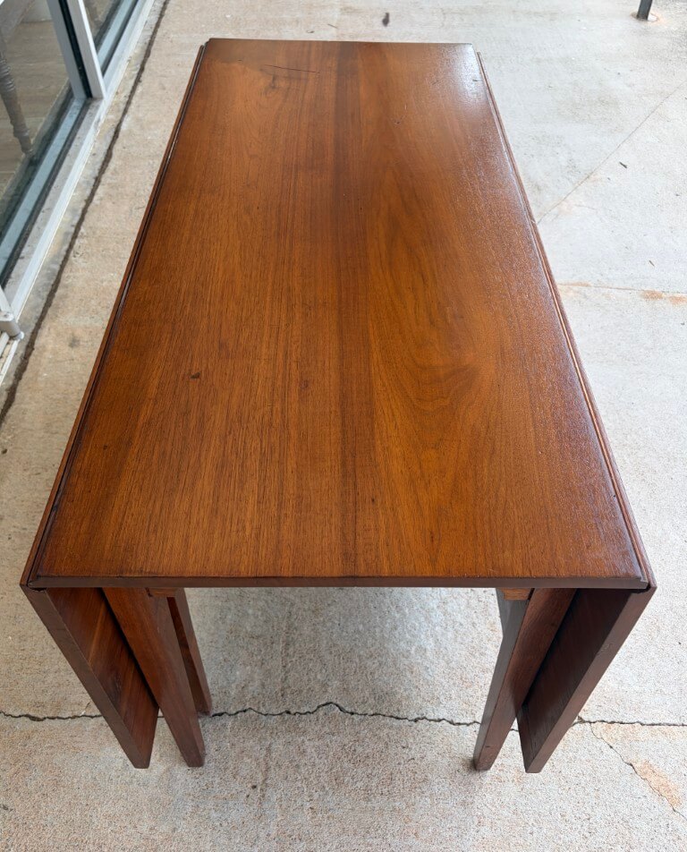 Antique Hepplewhite Style Drop Side Dining Table with Tapered Legs Antique Hepplewhite Style Drop Side Dining Table with Tapered Legs