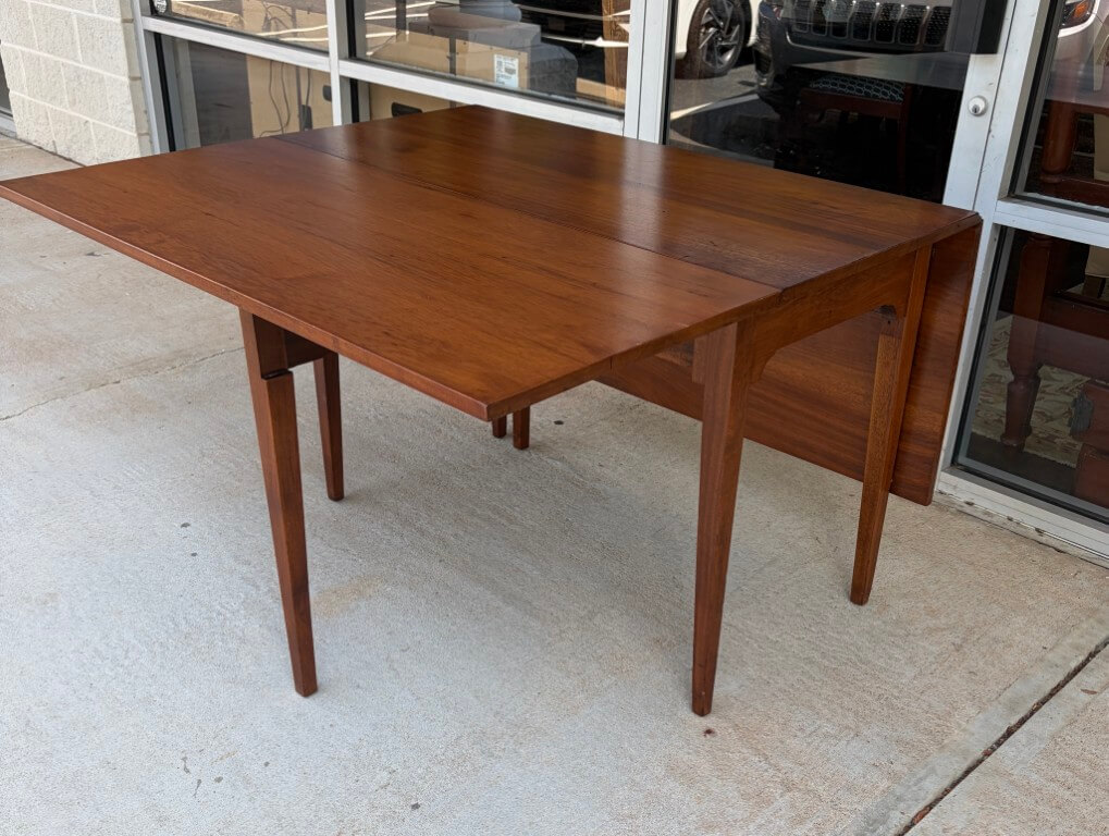 Antique Hepplewhite Style Drop Side Dining Table with Tapered Legs Antique Hepplewhite Style Drop Side Dining Table with Tapered Legs