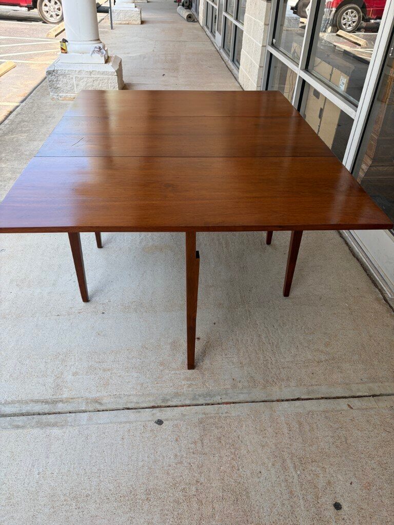 Antique Hepplewhite Style Drop Side Dining Table with Tapered Legs Antique Hepplewhite Style Drop Side Dining Table with Tapered Legs