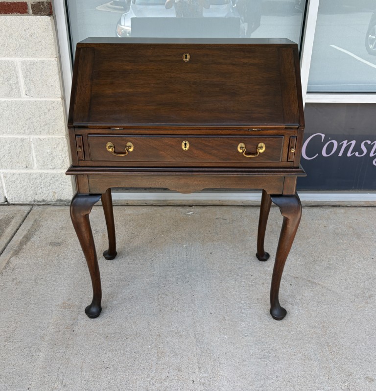 Henkel Harris 'Lady Astor' Mahogany Slant Front Desk Henkel Harris 'Lady Astor' Mahogany Slant Front Desk