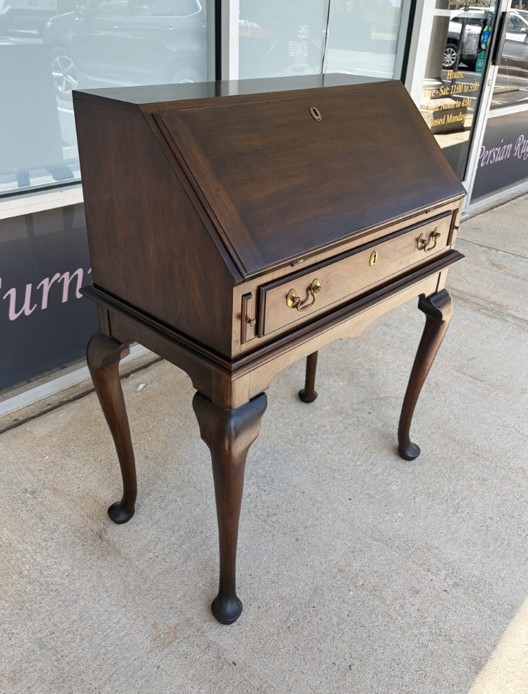 Henkel Harris 'Lady Astor' Mahogany Slant Front Desk Henkel Harris 'Lady Astor' Mahogany Slant Front Desk