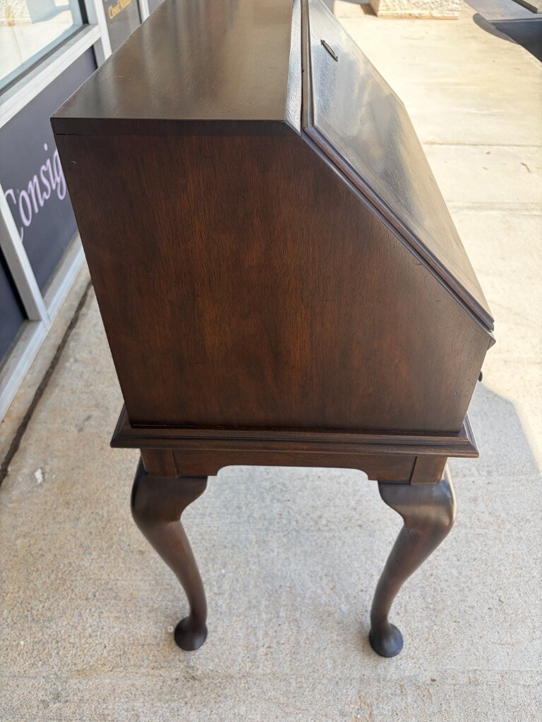 Henkel Harris 'Lady Astor' Mahogany Slant Front Desk Henkel Harris 'Lady Astor' Mahogany Slant Front Desk