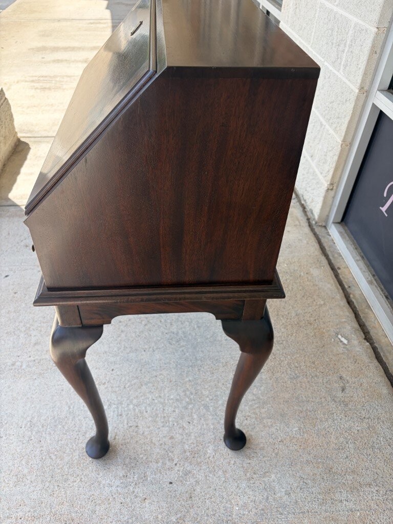 Henkel Harris 'Lady Astor' Mahogany Slant Front Desk Henkel Harris 'Lady Astor' Mahogany Slant Front Desk