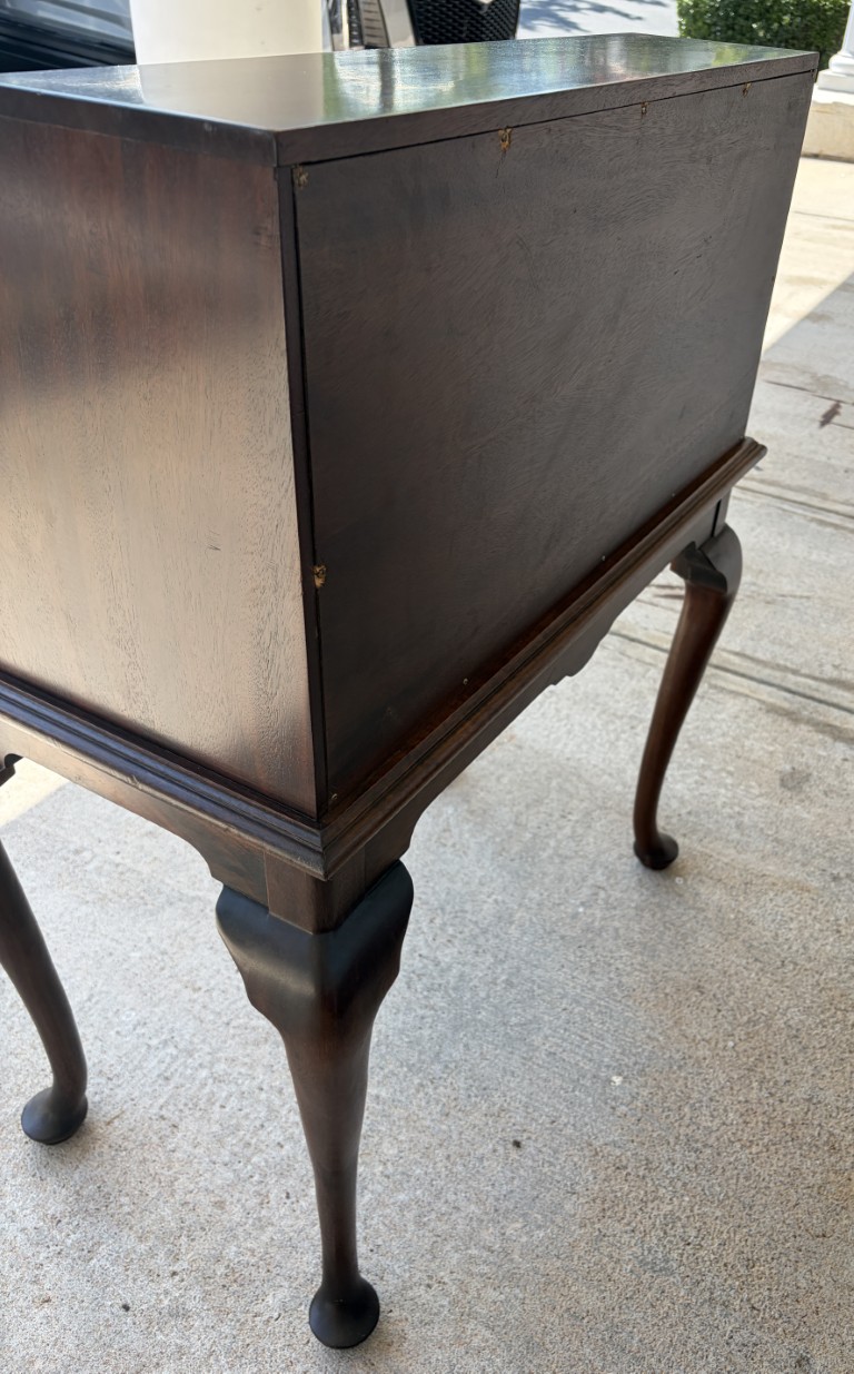 Henkel Harris 'Lady Astor' Mahogany Slant Front Desk Henkel Harris 'Lady Astor' Mahogany Slant Front Desk