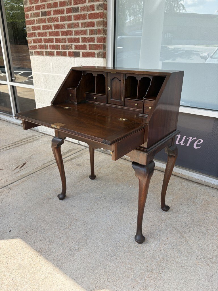 Henkel Harris 'Lady Astor' Mahogany Slant Front Desk Henkel Harris 'Lady Astor' Mahogany Slant Front Desk