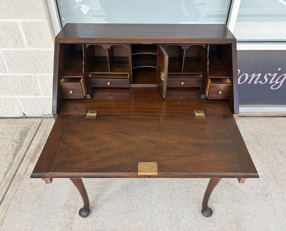 Henkel Harris 'Lady Astor' Mahogany Slant Front Desk Henkel Harris 'Lady Astor' Mahogany Slant Front Desk