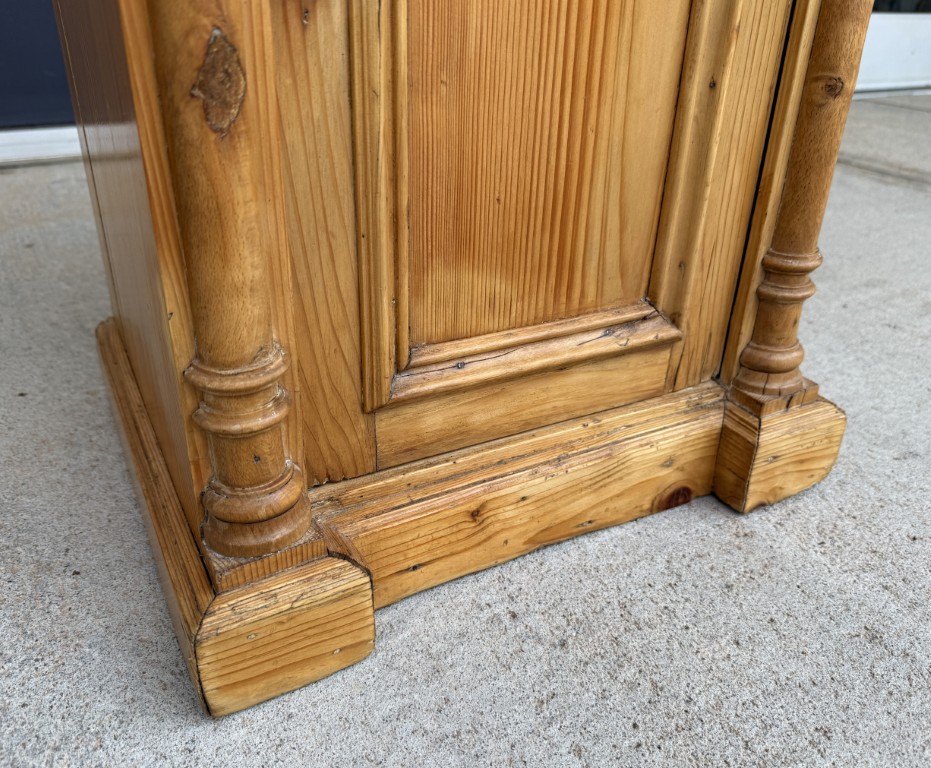 Early 1900s Solid Pine Nightstand Early 1900s Solid Pine Nightstand
