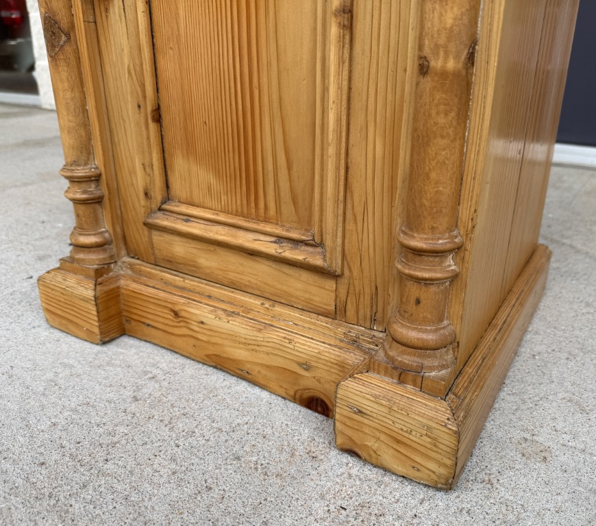 Early 1900s Solid Pine Nightstand Early 1900s Solid Pine Nightstand