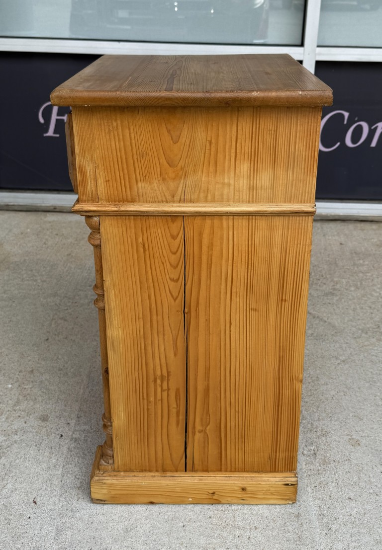 Early 1900s Solid Pine Nightstand Early 1900s Solid Pine Nightstand