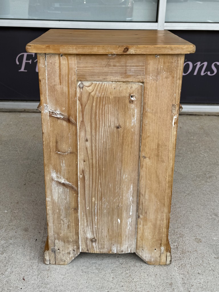 Early 1900s Solid Pine Nightstand Early 1900s Solid Pine Nightstand