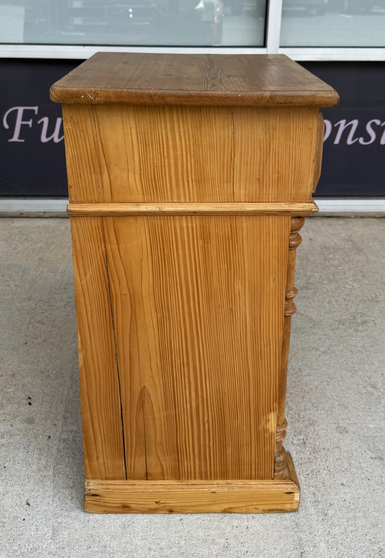 Early 1900s Solid Pine Nightstand Early 1900s Solid Pine Nightstand