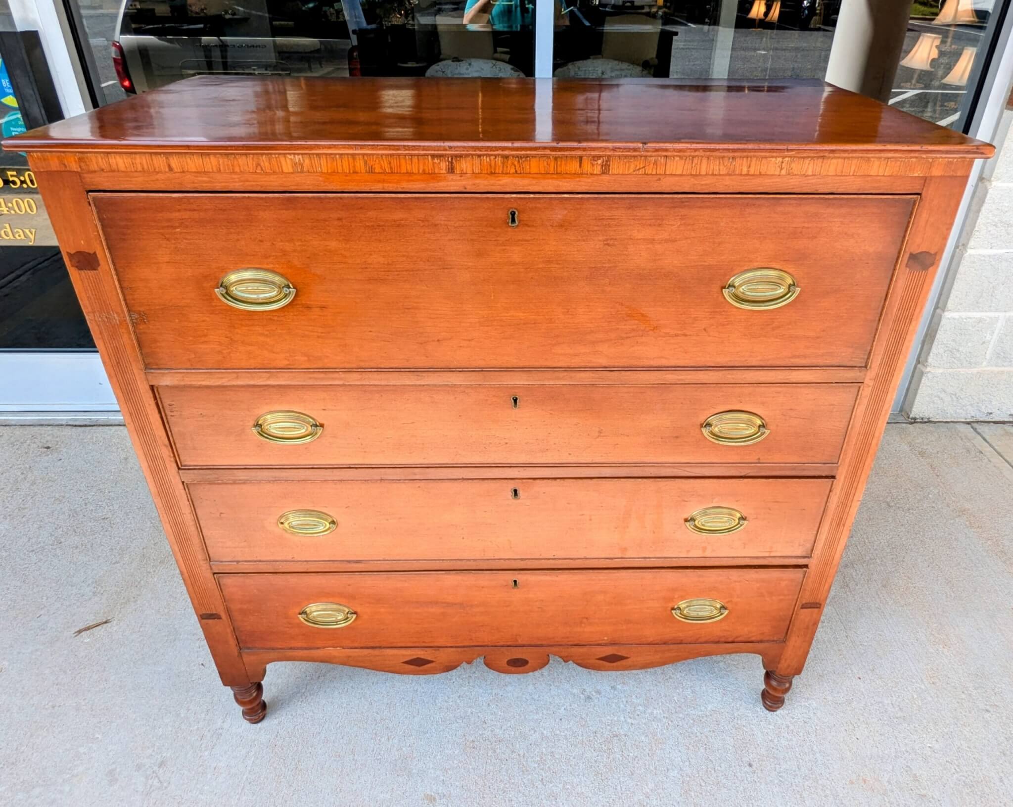 19th Century Federal Style Chest Of Drawers 19th Century Federal Style Chest Of Drawers