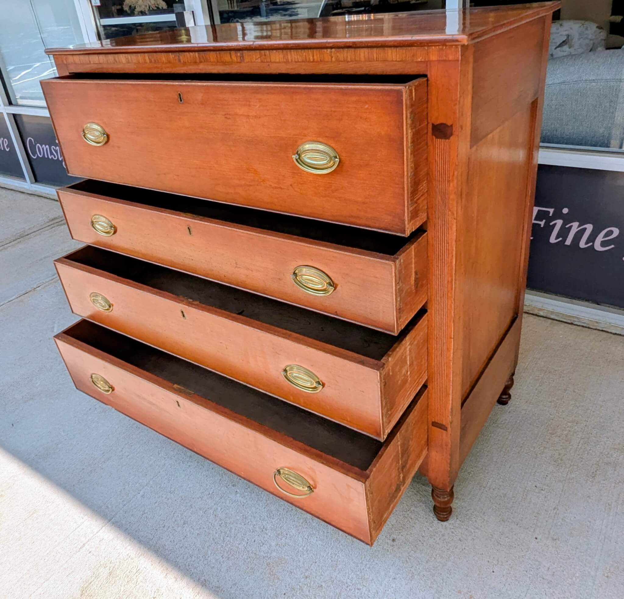 19th Century Federal Style Chest Of Drawers 19th Century Federal Style Chest Of Drawers