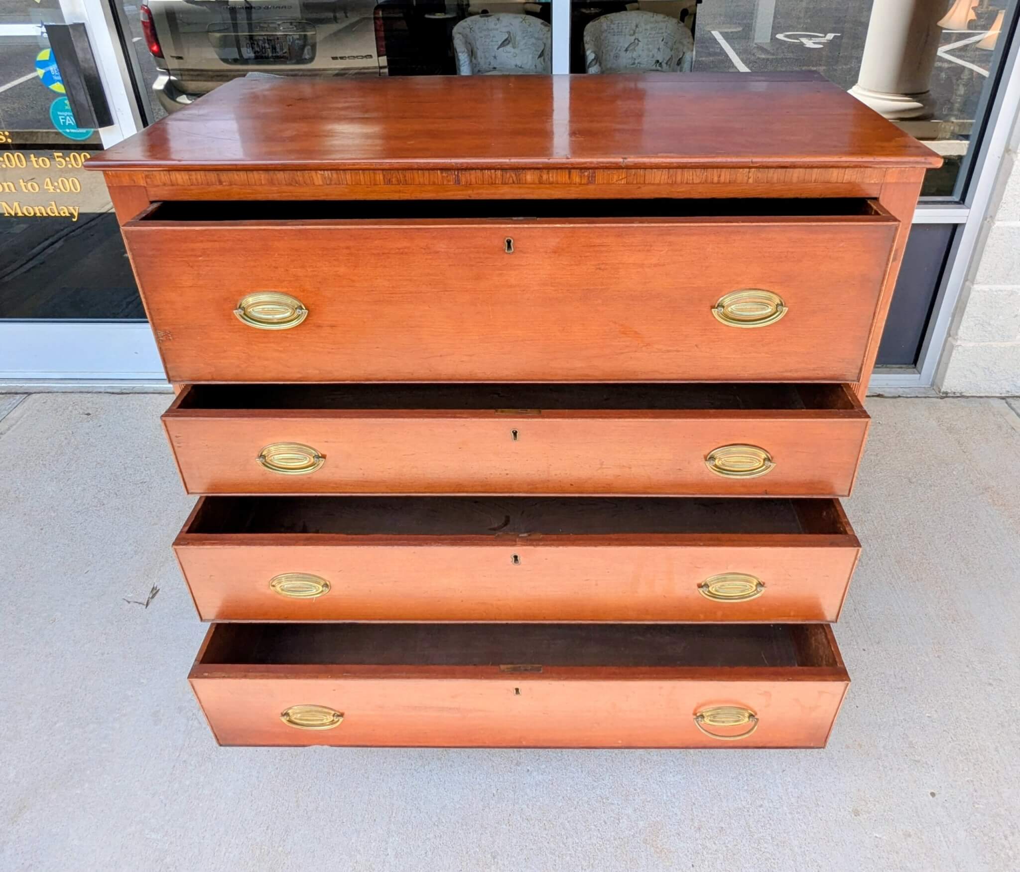 19th Century Federal Style Chest Of Drawers 19th Century Federal Style Chest Of Drawers