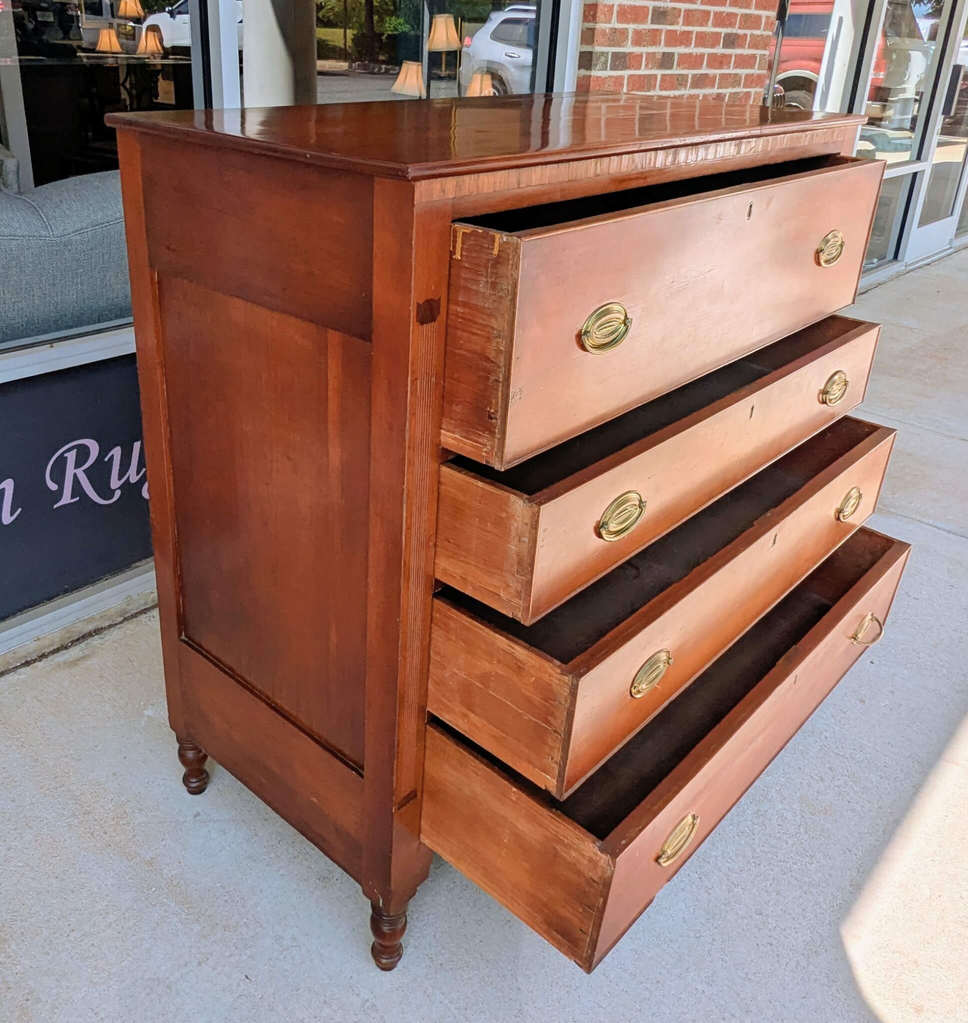 19th Century Federal Style Chest Of Drawers 19th Century Federal Style Chest Of Drawers