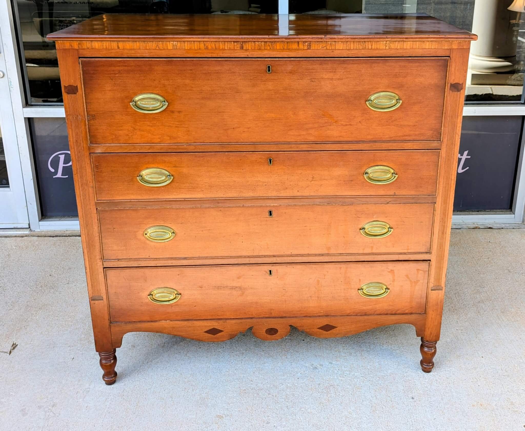19th Century Federal Style Chest Of Drawers 19th Century Federal Style Chest Of Drawers