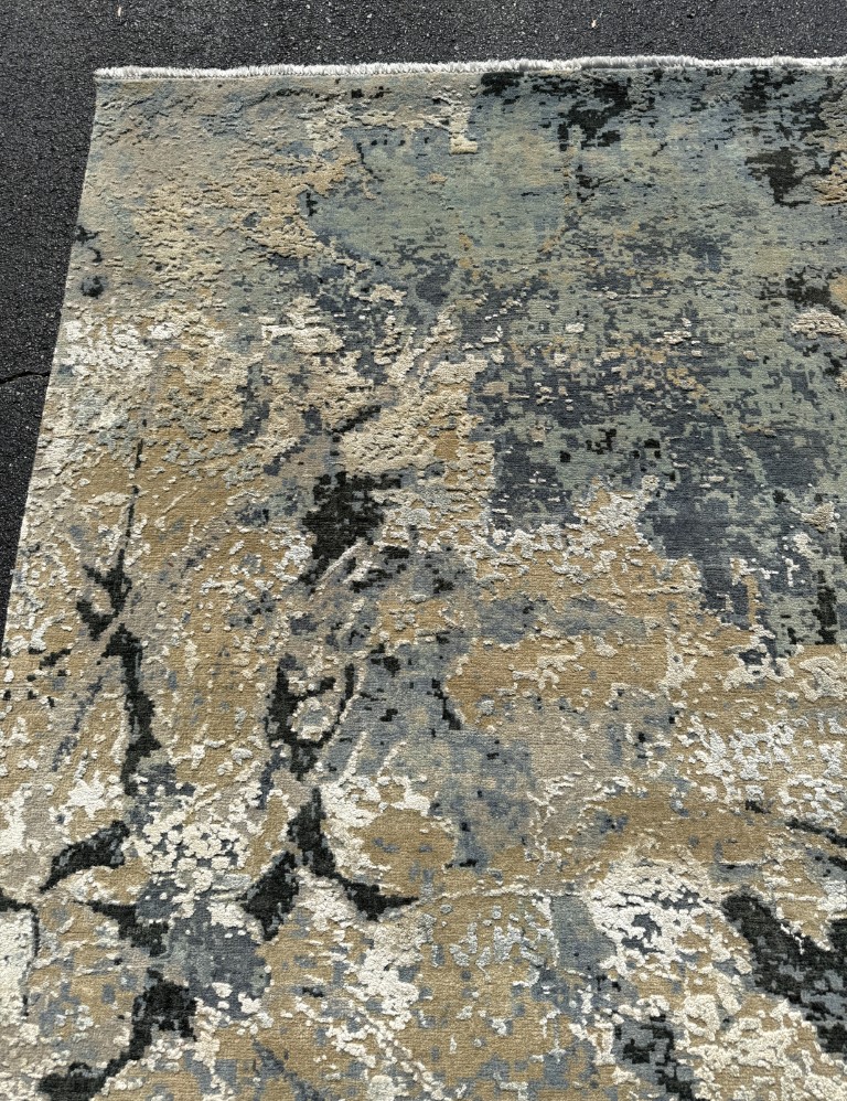 8x10 Abstract Hand-Knotted Wool and Silk Area Rug 8x10 Abstract Hand-Knotted Wool and Silk Area Rug