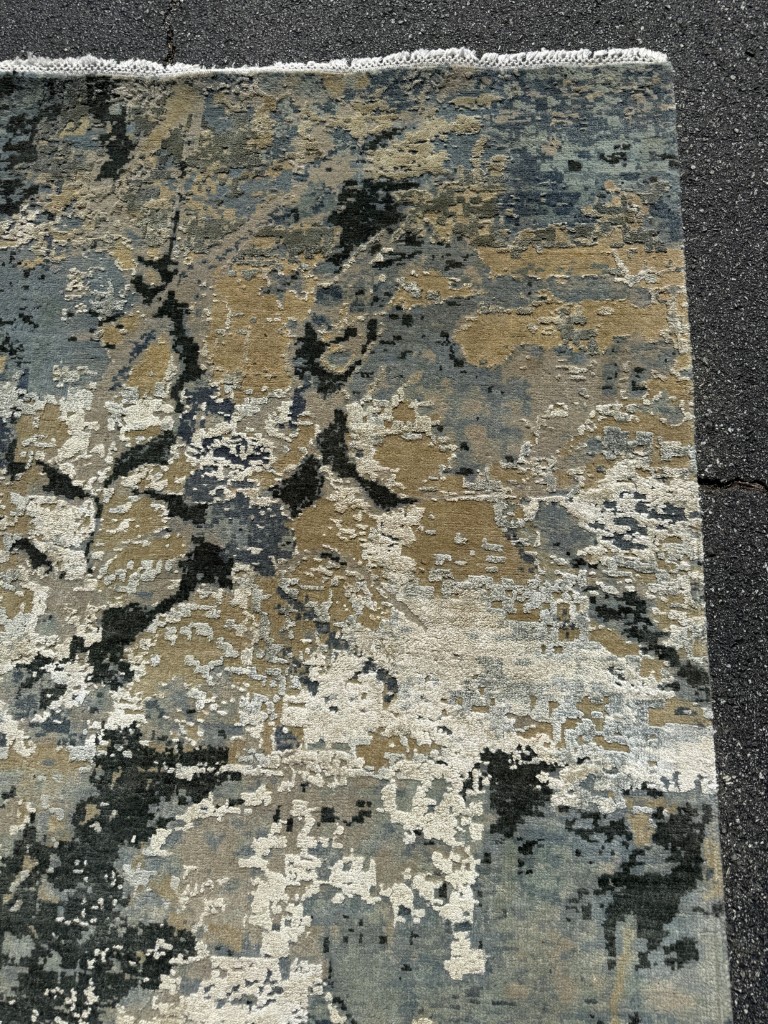 8x10 Abstract Hand-Knotted Wool and Silk Area Rug 8x10 Abstract Hand-Knotted Wool and Silk Area Rug