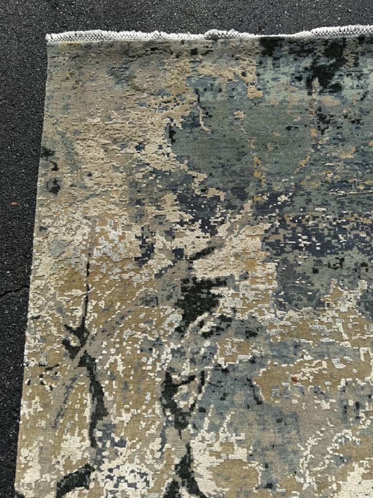 8x10 Abstract Hand-Knotted Wool and Silk Area Rug 8x10 Abstract Hand-Knotted Wool and Silk Area Rug