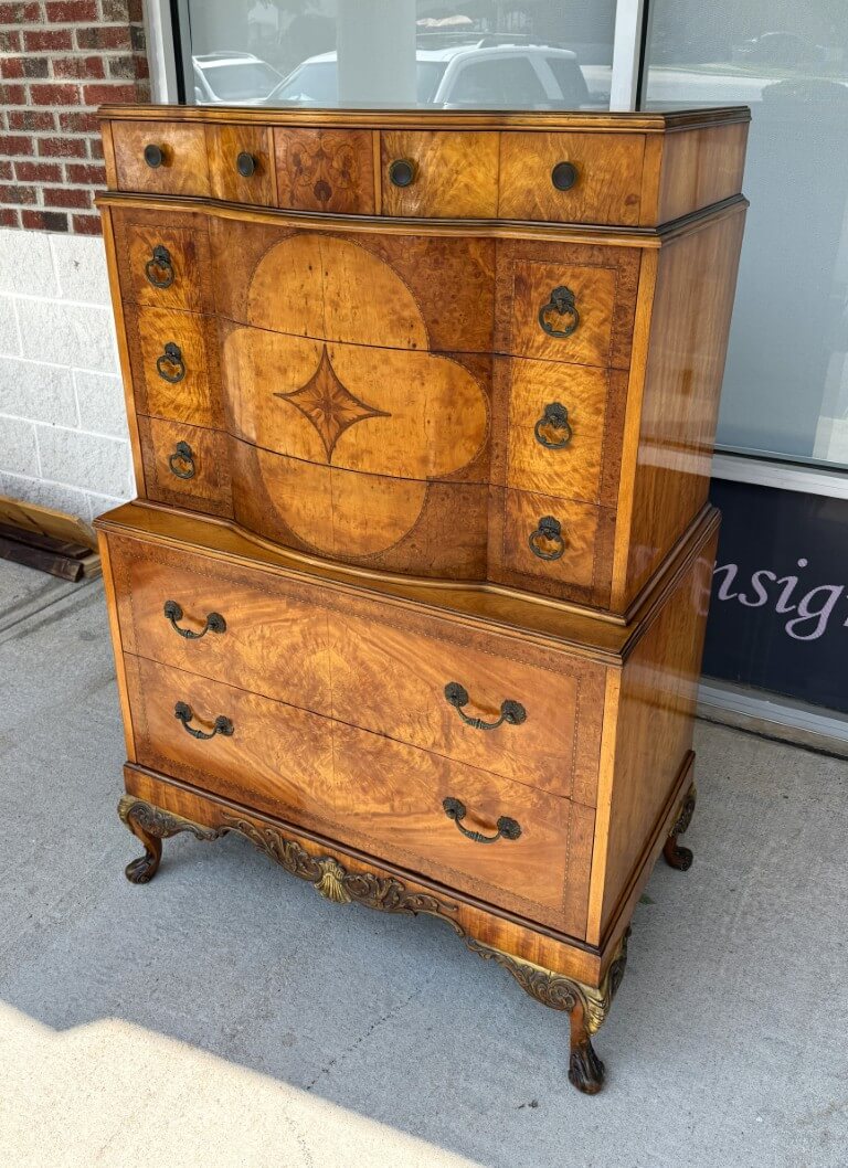 1930s Burled Walnut Chest of Drawers 1930s Burled Walnut Chest of Drawers