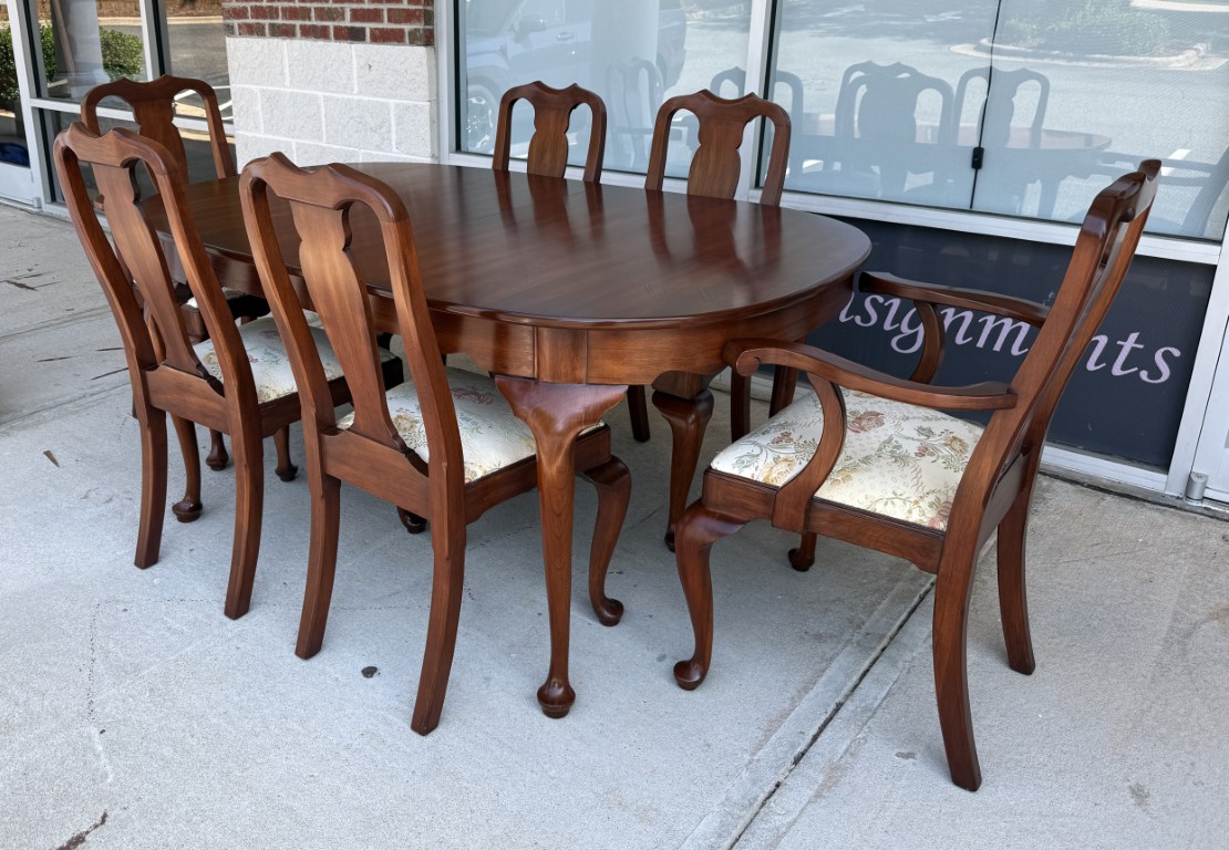7 Piece Henkel Harris Solid Cherry Dining Set with 3 Leaves 7 Piece Henkel Harris Solid Cherry Dining Set with 3 Leaves
