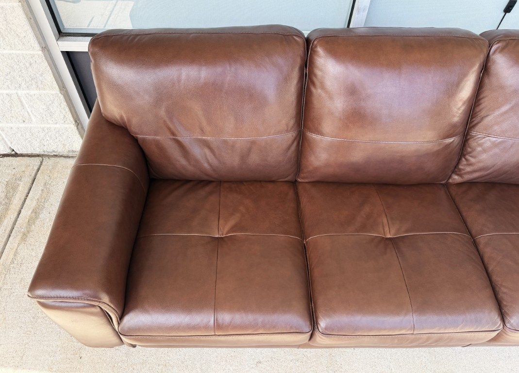 Contemporary Brown Leather Three-Cushion Sofa Contemporary Brown Leather Three-Cushion Sofa