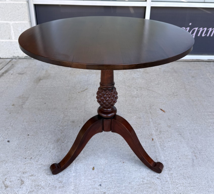 Ethan Allen British Classics Pineapple Pedestal Table Ethan Allen British Classics Pineapple Pedestal Table